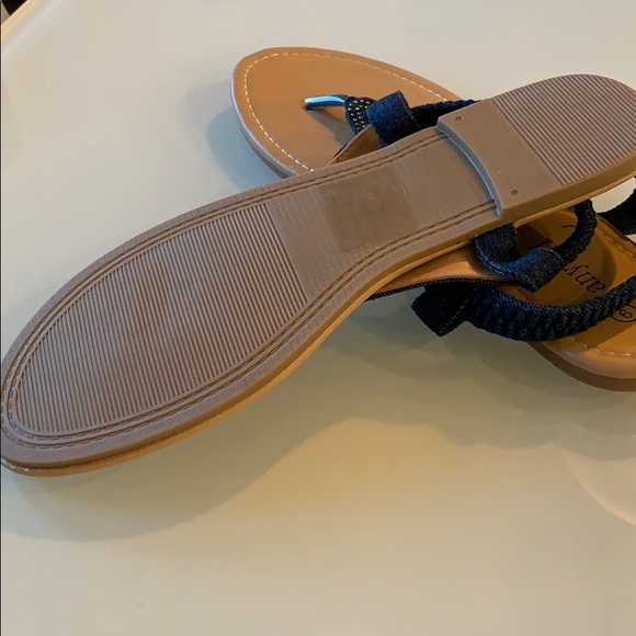 Lanyani thong denim sandal - size 8, 9, 10 and 11 - Picture 6 of 9